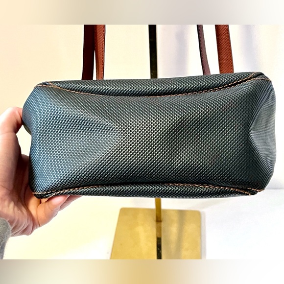 Bottega Veneta Small Black Bucket Bag with Toggle Straps - Picture 4 of 13